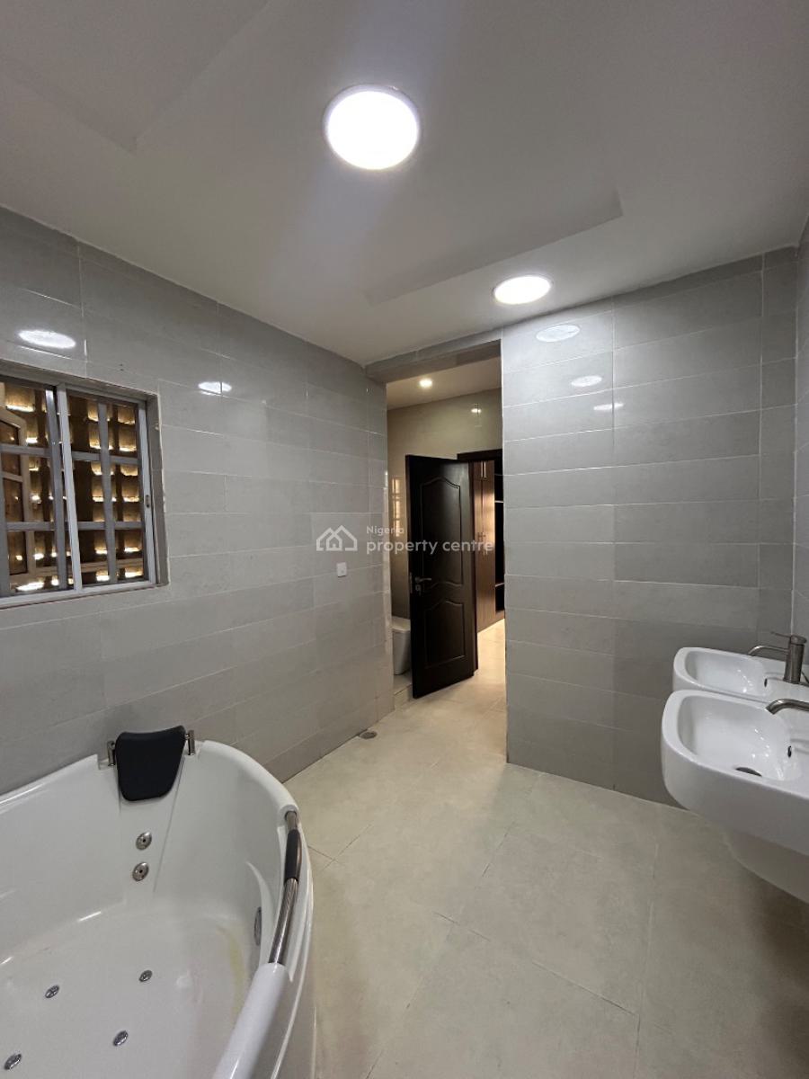 Well Maintained Four (4) Bedroom Terraced Duplex with a Room Bq, Off Platinum Way, Lekki Phase 1, Lekki, Lagos, Terraced Duplex for Rent