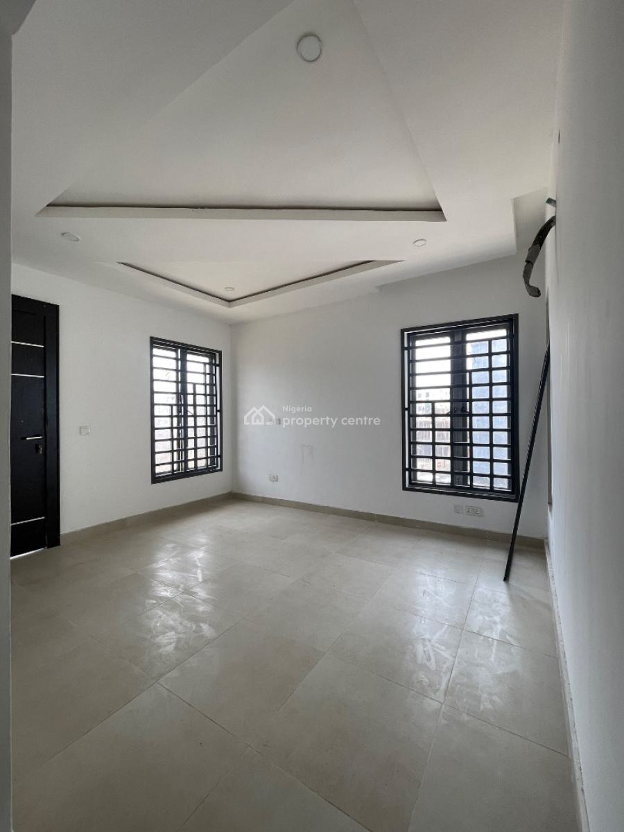Spacious  4 Bedroom Apartment with Elevator & Bq, Lekki Phase 1, Lekki, Lagos, Block of Flats for Sale