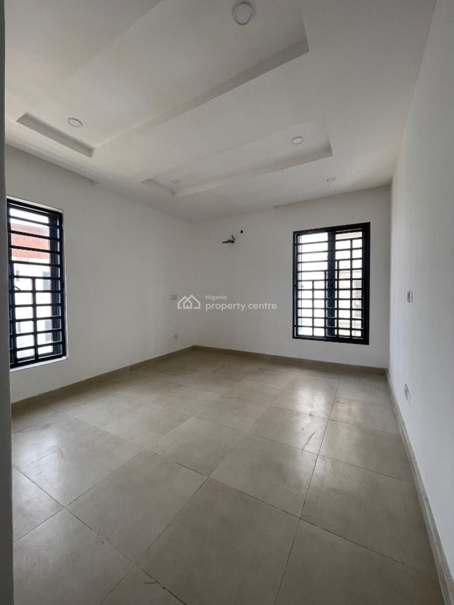 Spacious  4 Bedroom Apartment with Elevator & Bq, Lekki Phase 1, Lekki, Lagos, Block of Flats for Sale