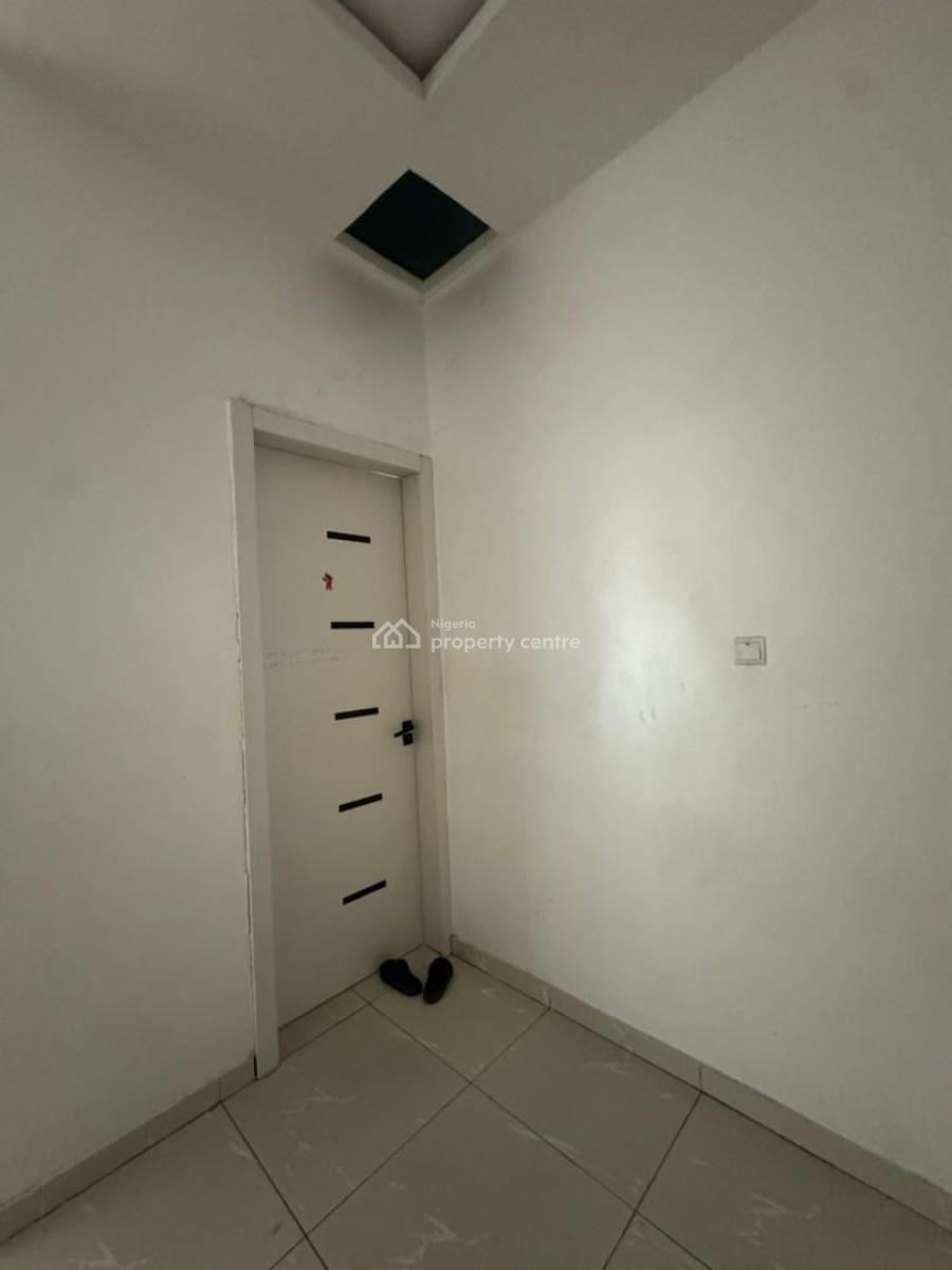 Distress Well-priced 4-bedroom Terrace Duplex with Bq in Secure Estate, Orchid Road, Lekki, Lagos, Terraced Duplex for Sale