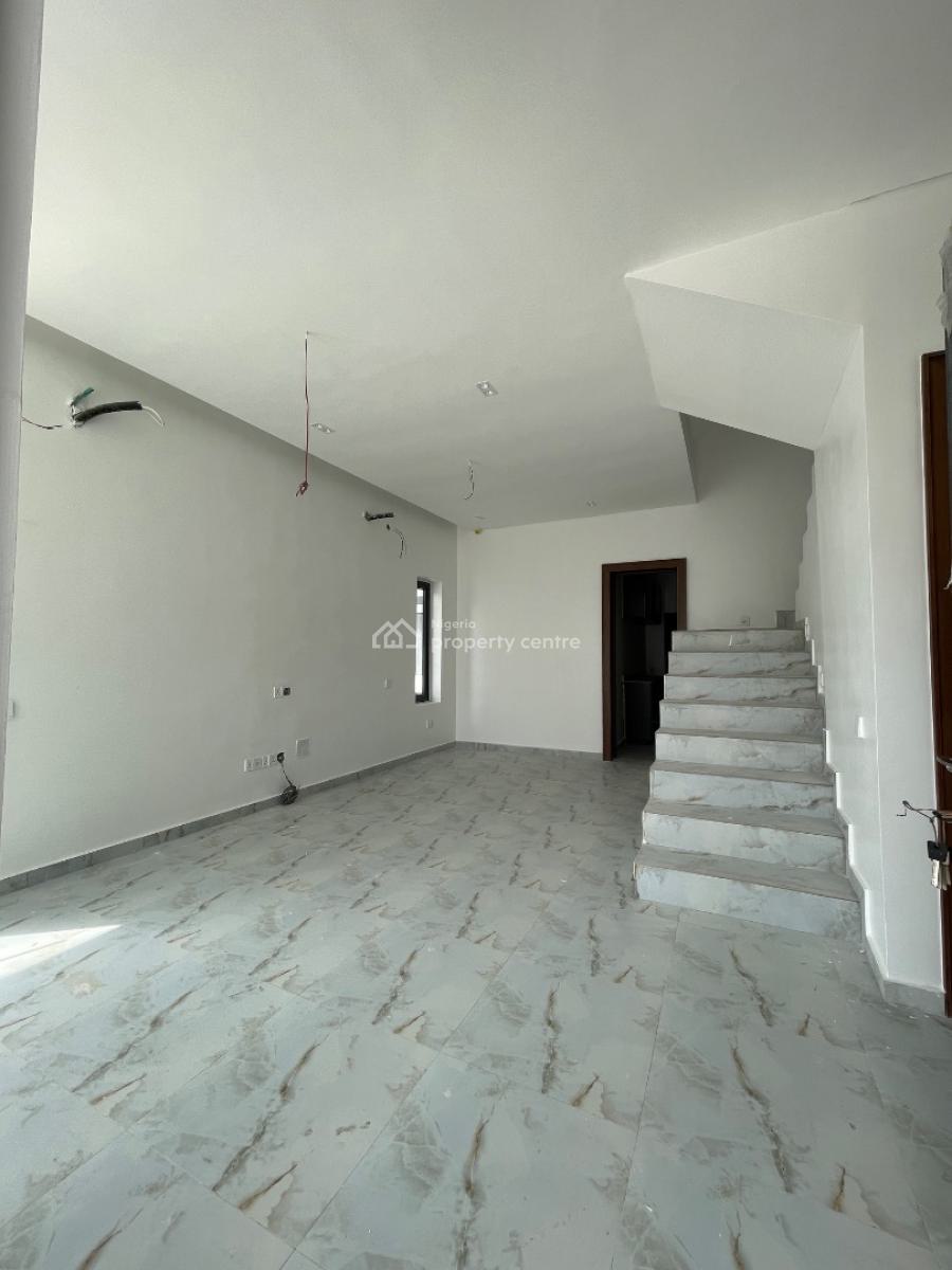 Spacious  4 Bedroom Semi Detached Duplex with Bq, Lekki Phase 1, Lekki, Lagos, Semi-detached Duplex for Sale