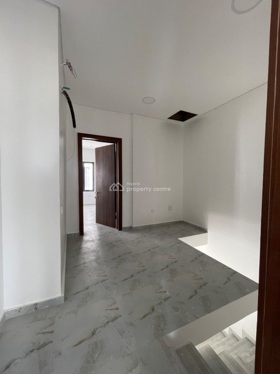 Spacious  4 Bedroom Semi Detached Duplex with Bq, Lekki Phase 1, Lekki, Lagos, Semi-detached Duplex for Sale