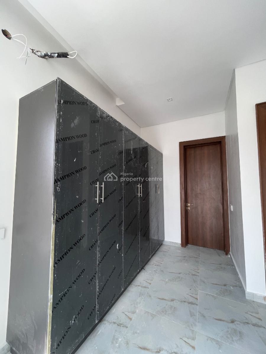 Spacious  4 Bedroom Semi Detached Duplex with Bq, Lekki Phase 1, Lekki, Lagos, Semi-detached Duplex for Sale