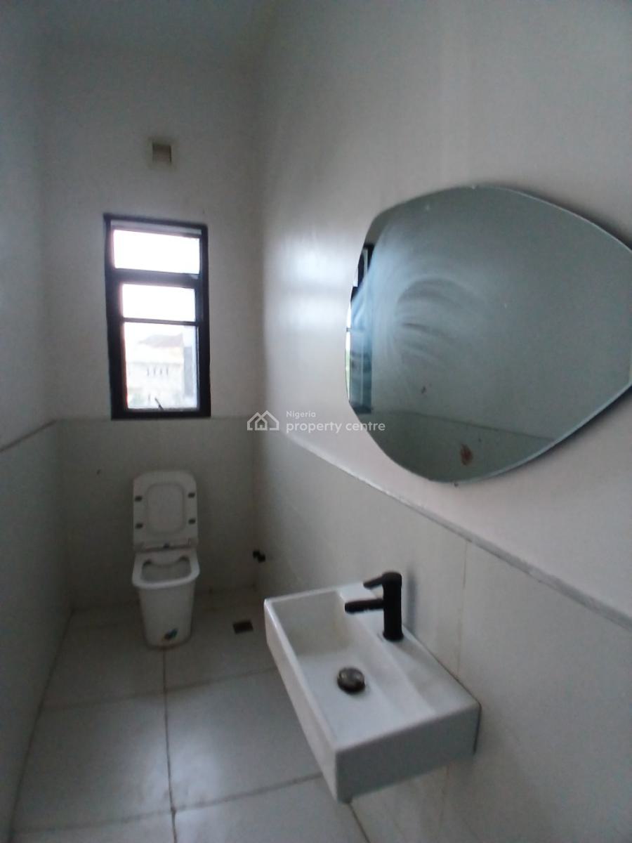 Serviced with 24/7 Power Supply 4 Bedroom En-suite Maisonette with an, Lekki Phase 1, Lekki, Lagos, House for Rent