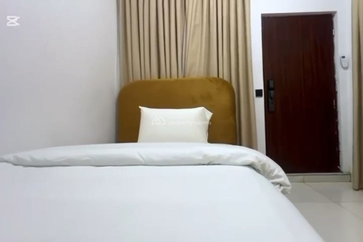 Fully Furnished 3 Bedrooms Penthouse Apartment with Boyz Quarter, Richmond Pearl Estate Off Freedom Way, Lekki Phase 1, Lekki, Lagos, Flat / Apartment for Sale