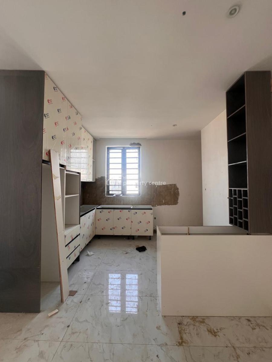 Stunning Bedrooms Apartment Located in a Secure Gated Community, Stunning Bedrooms Apartment Located in a Secure Gated Community, Lekki Phase 1, Lekki, Lagos, Flat / Apartment for Sale