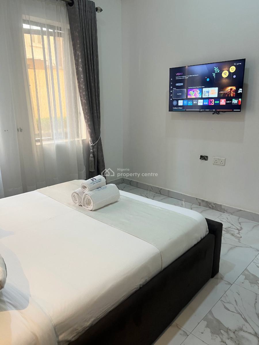 2 Bedroom Apartment, Freedom Way, Lekki Phase 1, Lekki, Lagos, Flat / Apartment Short Let
