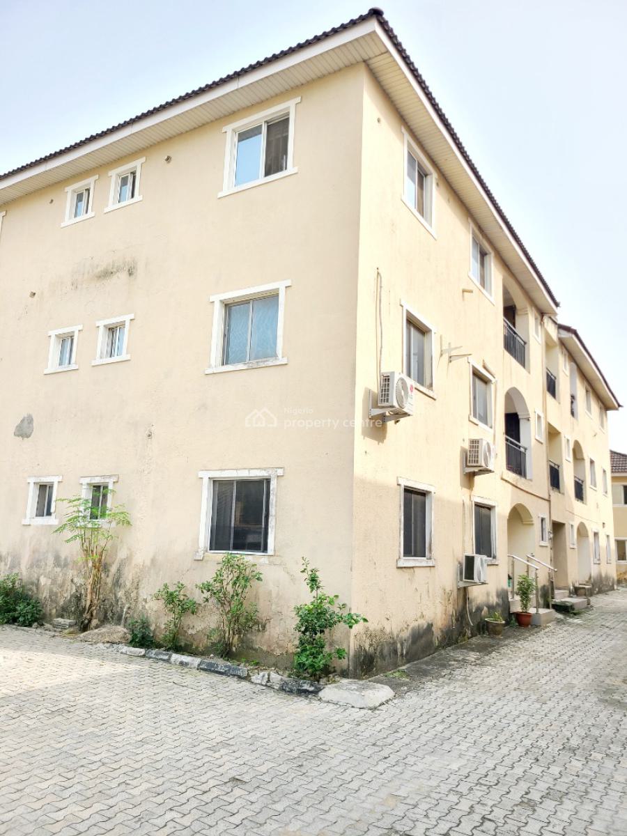 Spacious 3 Bedroom Flat, Ilasan, Lekki, Lagos, Flat / Apartment for Rent