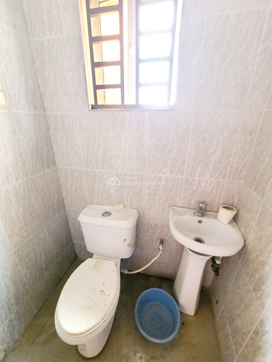 Spacious 3 Bedroom Flat, Ilasan, Lekki, Lagos, Flat / Apartment for Rent