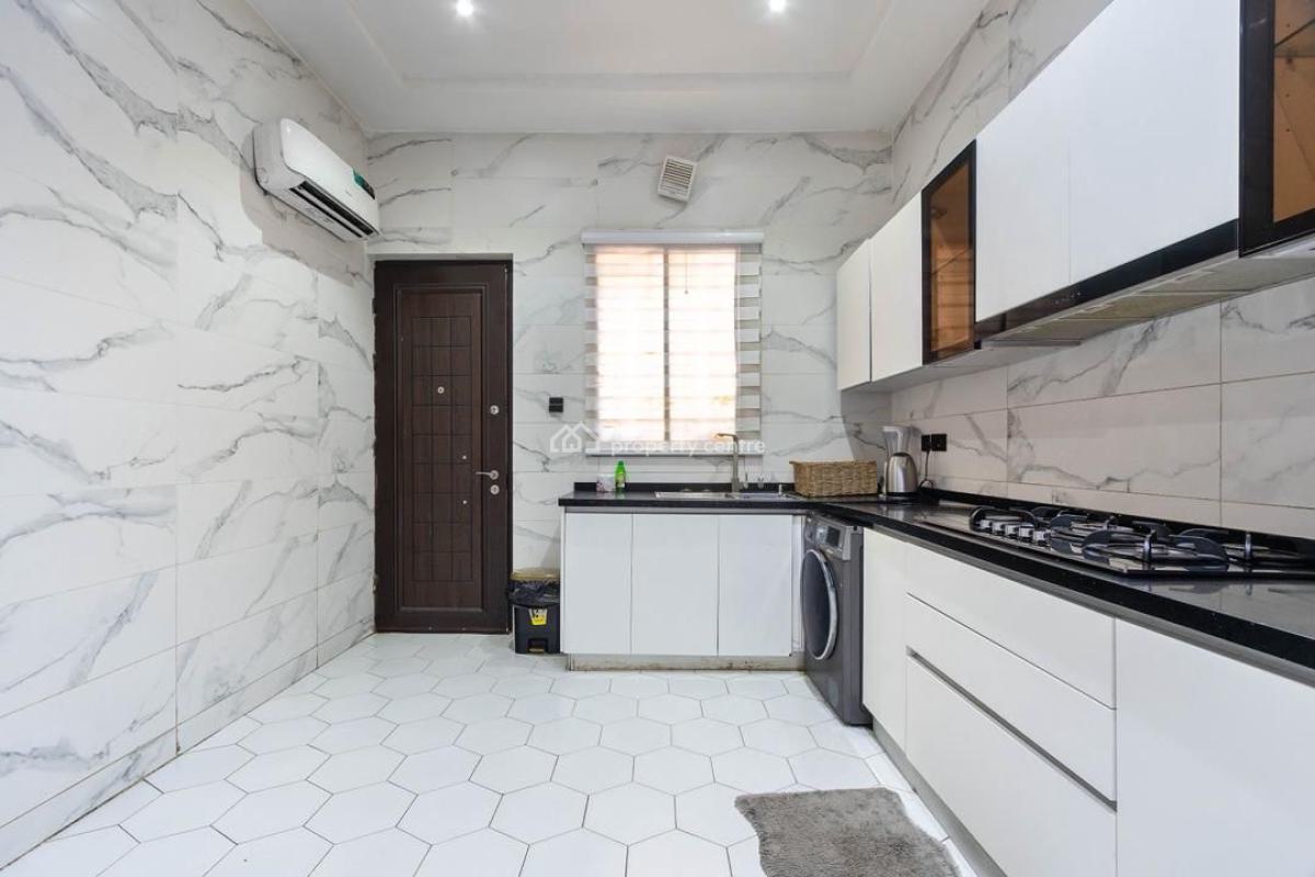 Luxurious 4 Bedroom Apartment, Lekki Phase 1, Lekki, Lagos, Flat / Apartment Short Let