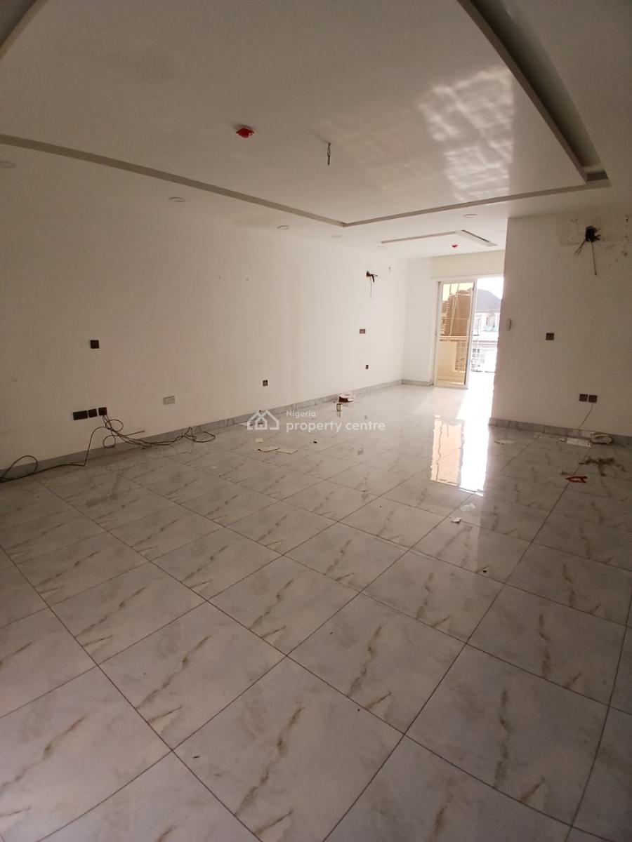 Recently Vacated and Serviced with 24/7 Power Supply  4 Bedroom En-sui, Lekki Phase 1, Lekki, Lagos, Terraced Duplex for Rent