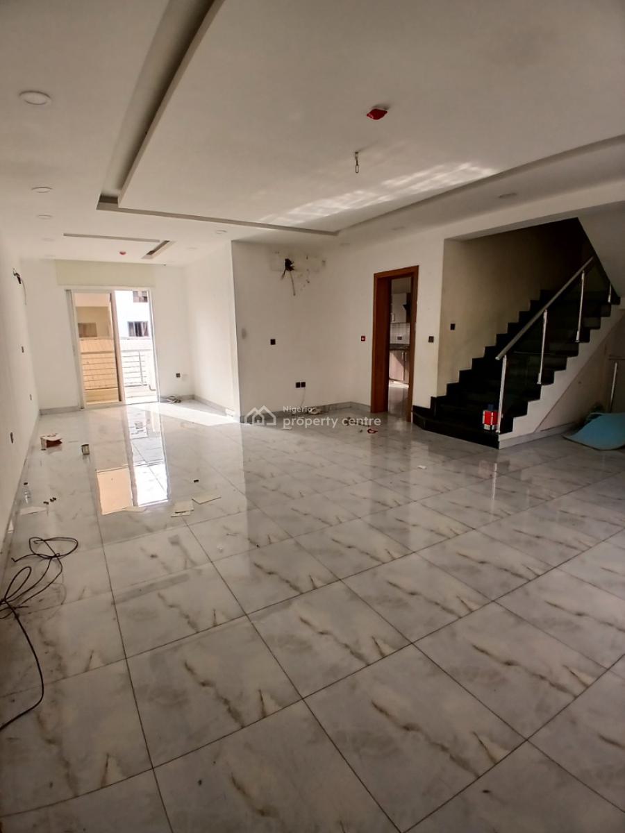 Recently Vacated and Serviced with 24/7 Power Supply  4 Bedroom En-sui, Lekki Phase 1, Lekki, Lagos, Terraced Duplex for Rent