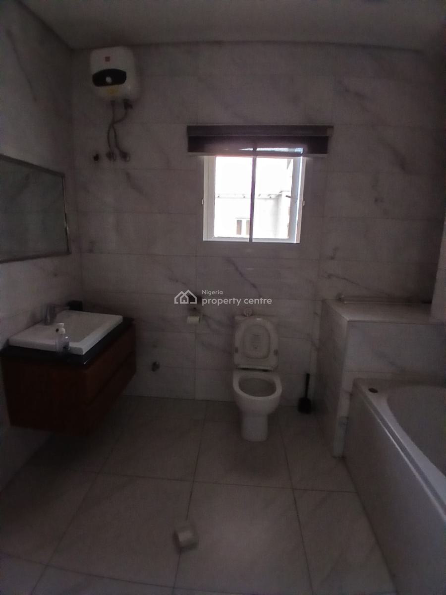 Recently Vacated and Serviced with 24/7 Power Supply  4 Bedroom En-sui, Lekki Phase 1, Lekki, Lagos, Terraced Duplex for Rent