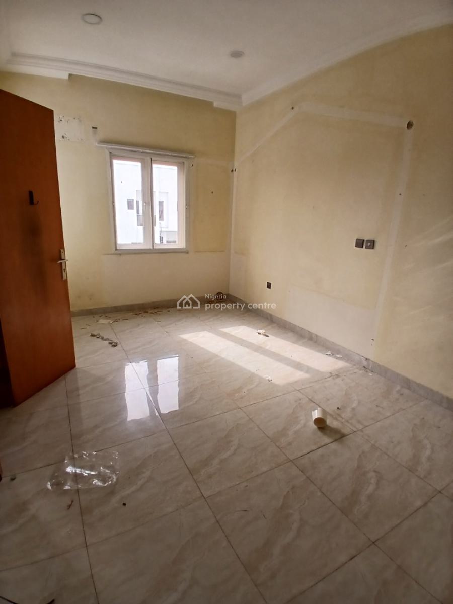 Recently Vacated and Serviced with 24/7 Power Supply  4 Bedroom En-sui, Lekki Phase 1, Lekki, Lagos, Terraced Duplex for Rent