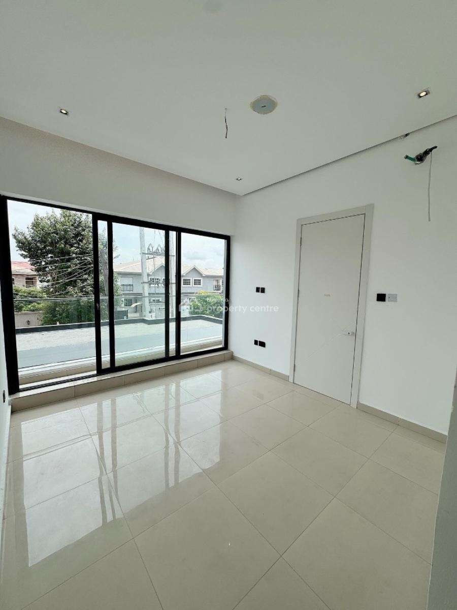 Lovely 2 Bedroom Apartment with Bq, Lekki Phase 1, Lekki Phase 1, Lekki, Lagos, Detached Bungalow for Sale