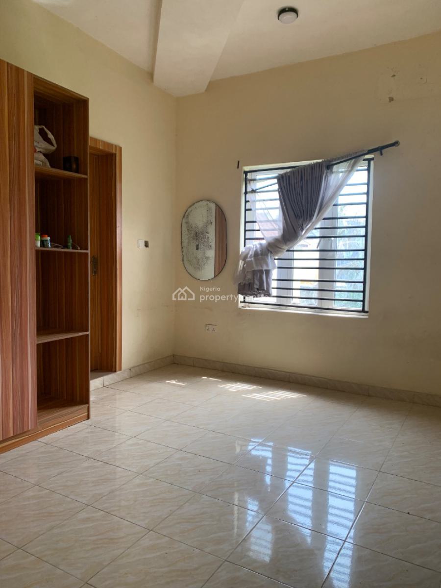 Very Standard Room in a 4bedroom Apartment, Orchid Road, Lekki Phase 2, Lekki, Lagos, Self Contain (single Rooms) for Rent
