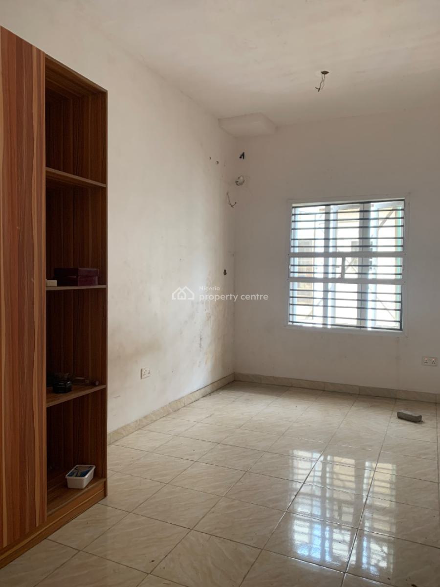 Very Standard Room in a 4bedroom Apartment, Orchid Road, Lekki Phase 2, Lekki, Lagos, Self Contain (single Rooms) for Rent