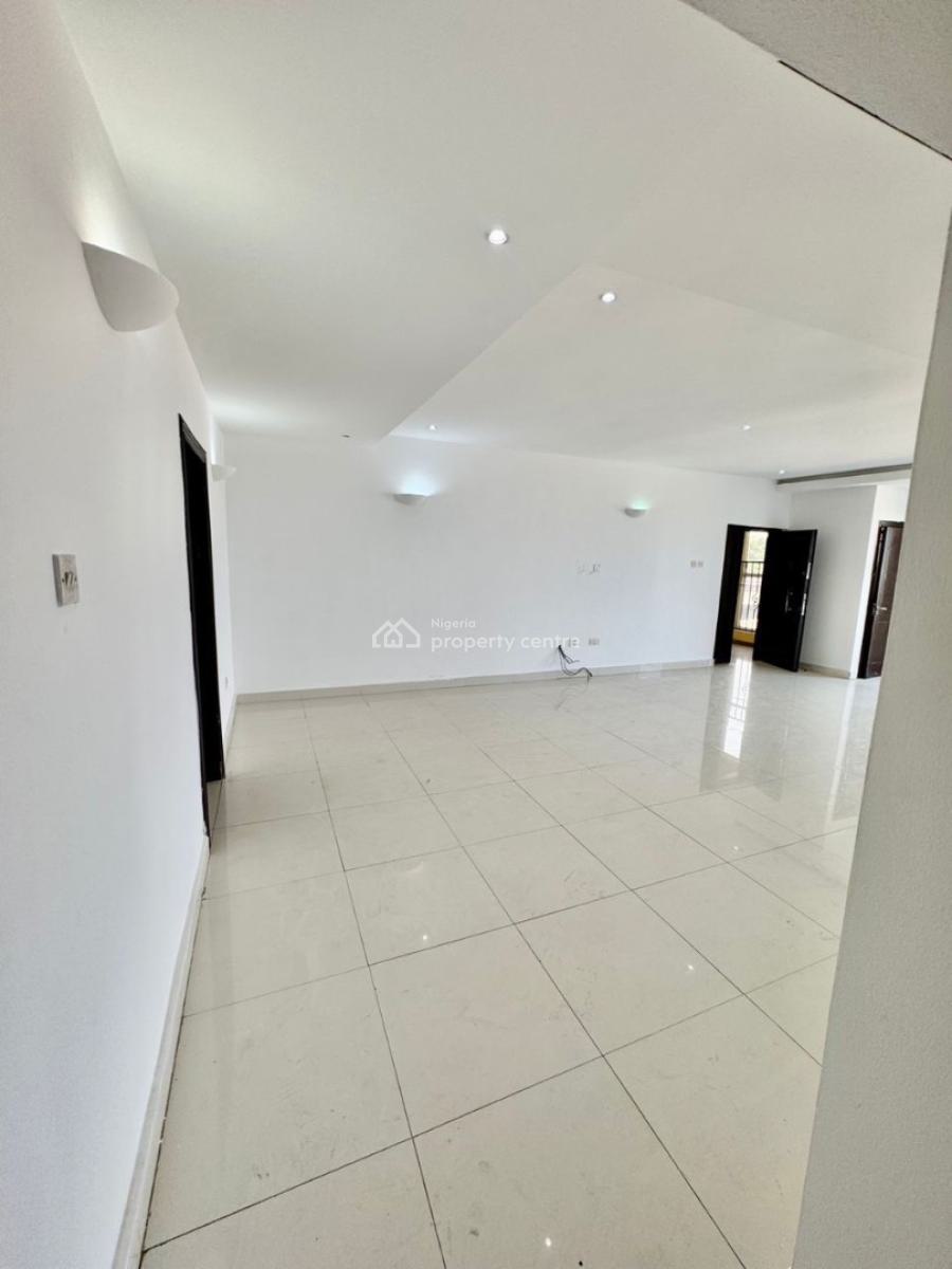 Spacious & Clean 3 Bedroom Serviced Penthouse with 2 Bq, Lekki Phase 1, Lekki, Lagos, Flat / Apartment for Rent