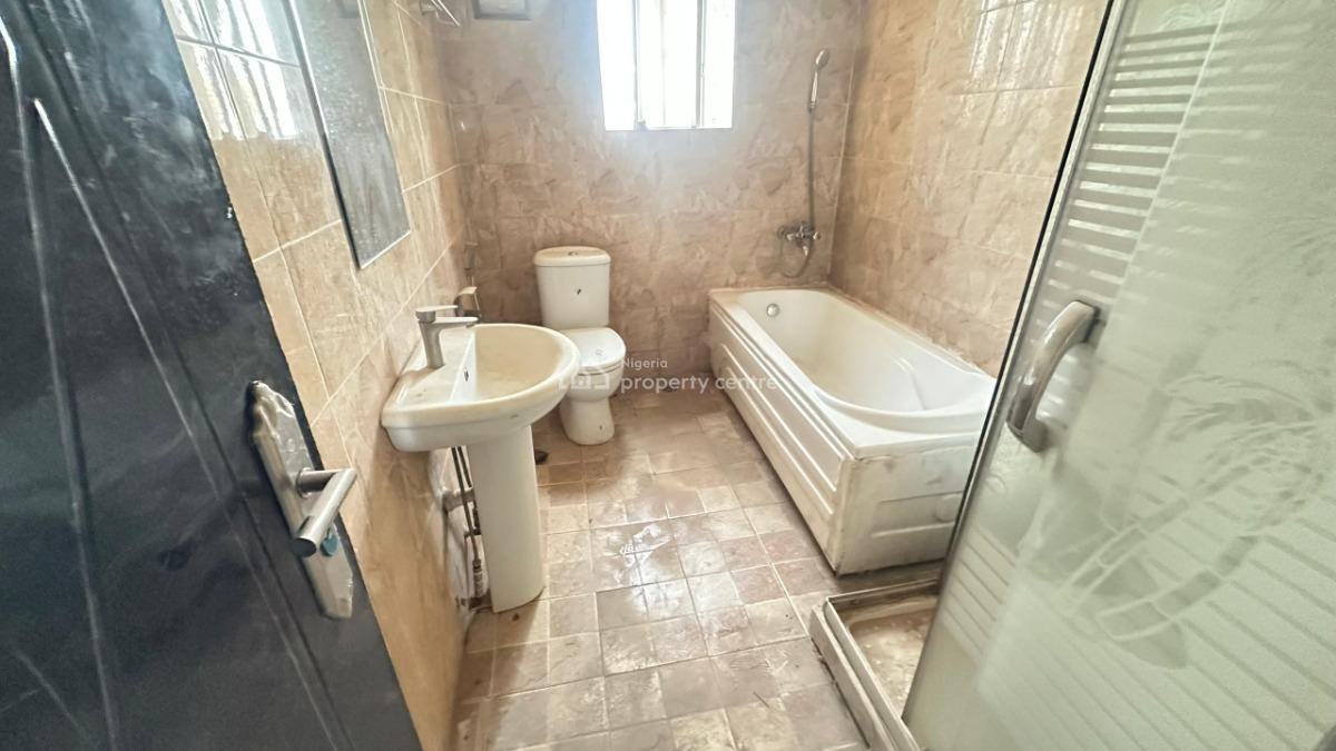 Clean 3bedroom Flat in Life Camp, By Berger Clinic, Life Camp, Abuja, Flat / Apartment for Rent