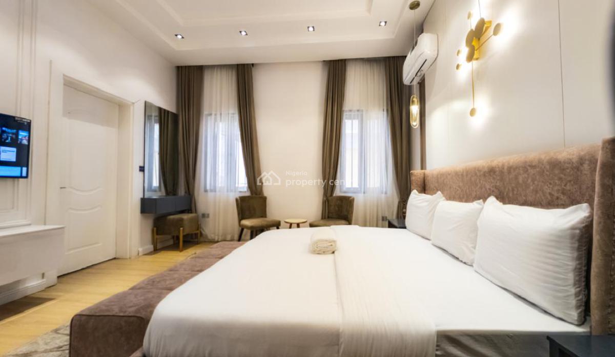 Waterfront Fully Furnished & Serviced Luxury 3bedrooms Penthouse, Lekki Phase 1, Lekki, Lagos, Flat / Apartment for Rent