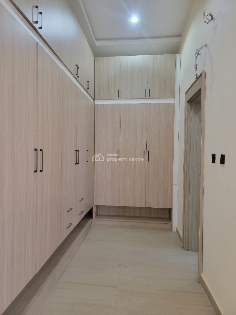 7 Bed Detached Duplex, Guzape District, Abuja, Detached Duplex for Sale