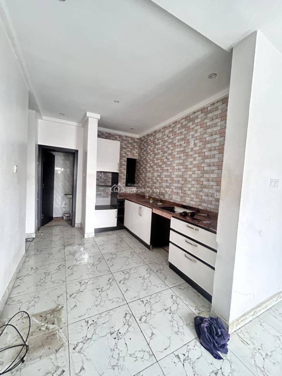 Fully Serviced  2 Bedroom  Apartment, with 15 Hours Generator Light., Orchid Road, Lekki, Lagos, Flat / Apartment for Rent