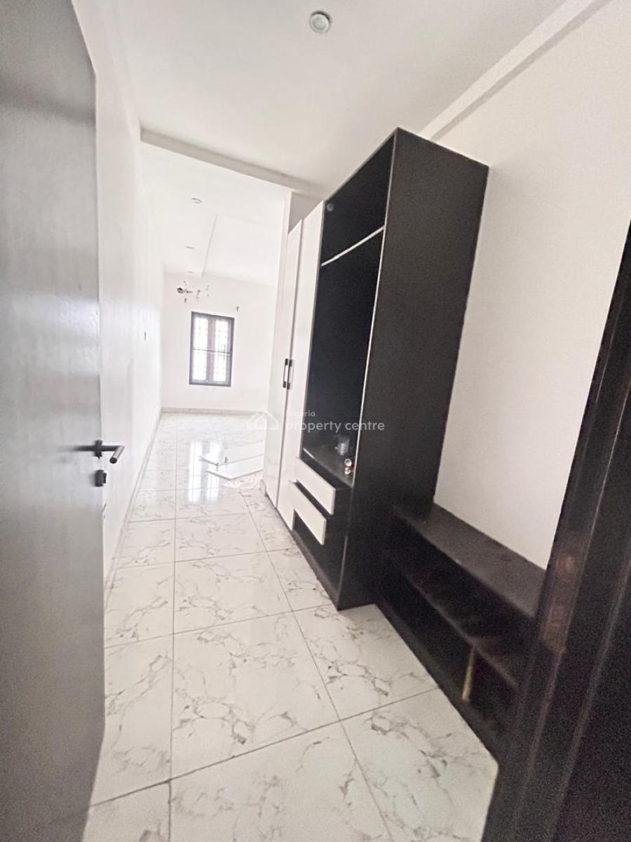 Fully Serviced  2 Bedroom  Apartment, with 15 Hours Generator Light., Orchid Road, Lekki, Lagos, Flat / Apartment for Rent
