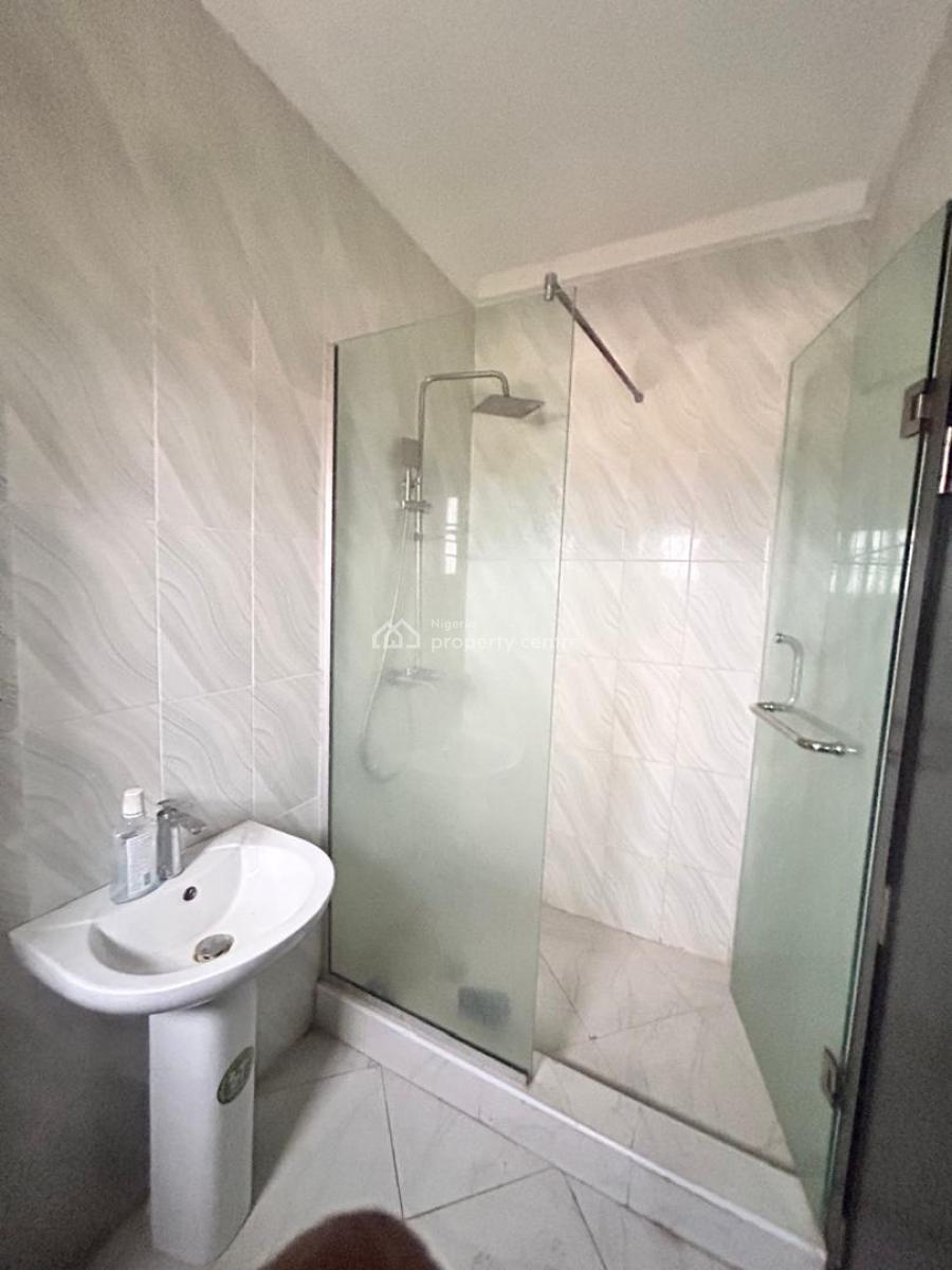 Fully Serviced  2 Bedroom  Apartment, with 15 Hours Generator Light., Orchid Road, Lekki, Lagos, Flat / Apartment for Rent