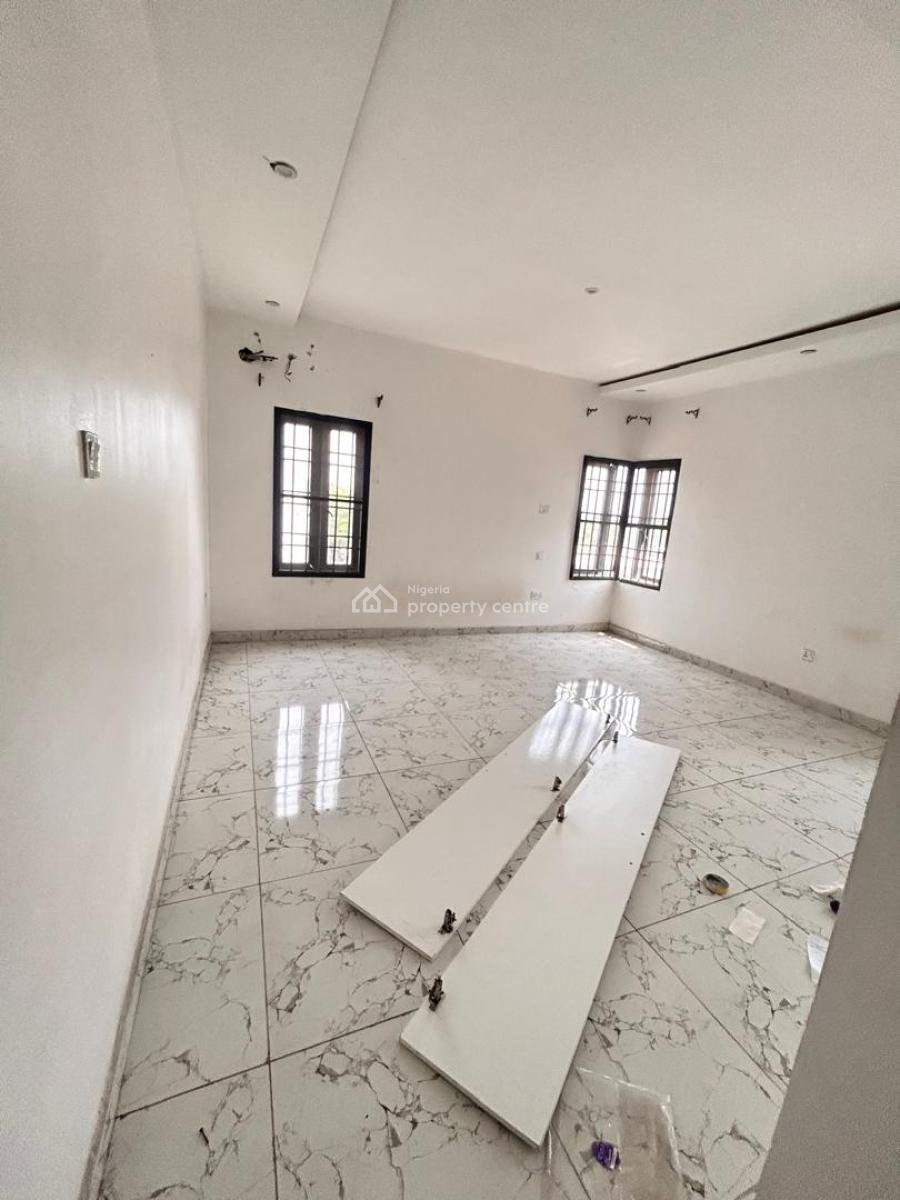 Fully Serviced  2 Bedroom  Apartment, with 15 Hours Generator Light., Orchid Road, Lekki, Lagos, Flat / Apartment for Rent