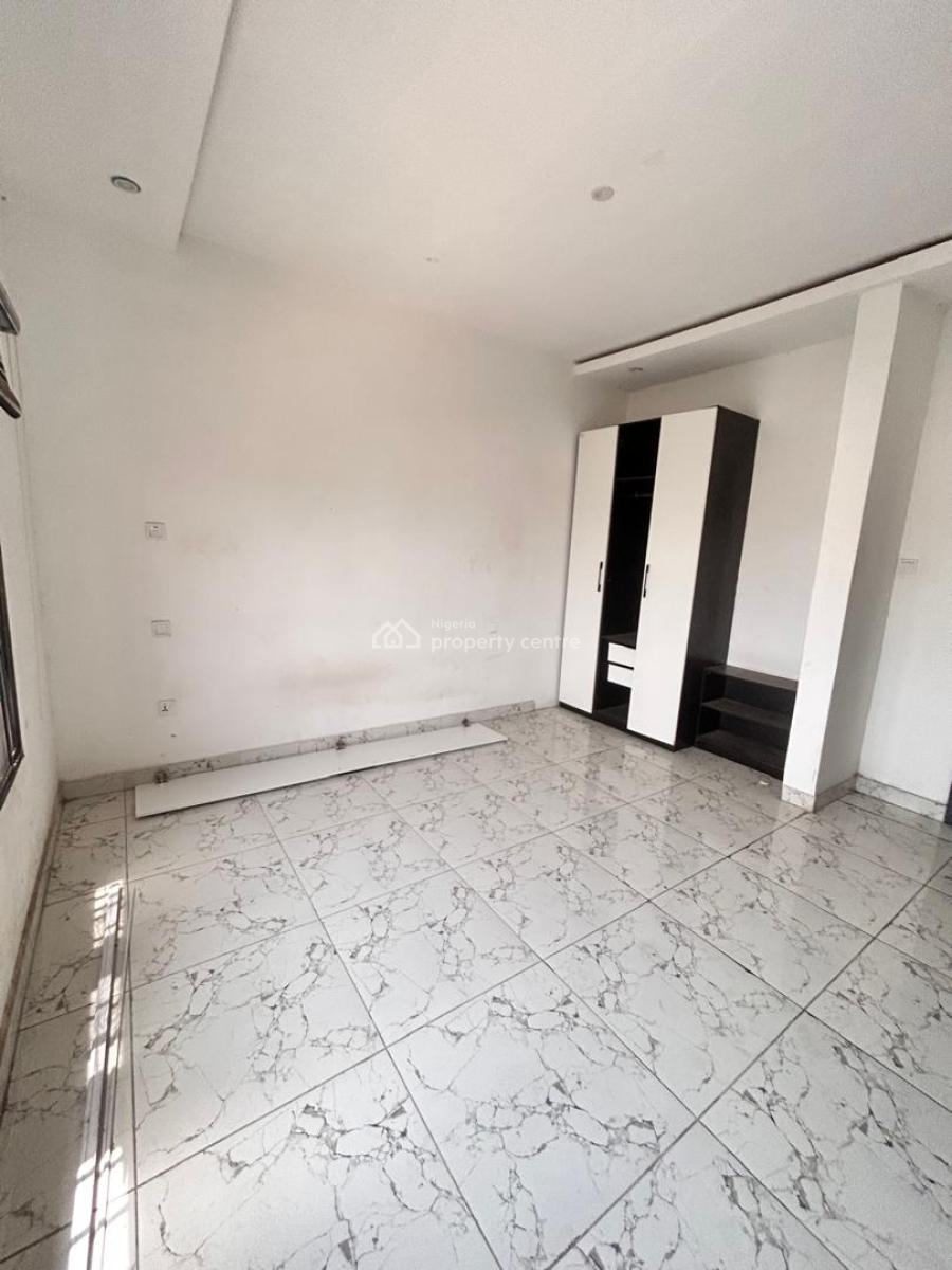 Fully Serviced  2 Bedroom  Apartment, with 15 Hours Generator Light., Orchid Road, Lekki, Lagos, Flat / Apartment for Rent