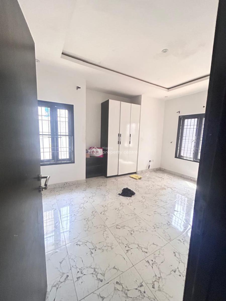 Fully  Serviced  3 Bedroom  Apartment, with 15hrs Generator Light, Orchid Road, Lekki, Lagos, Flat / Apartment for Rent