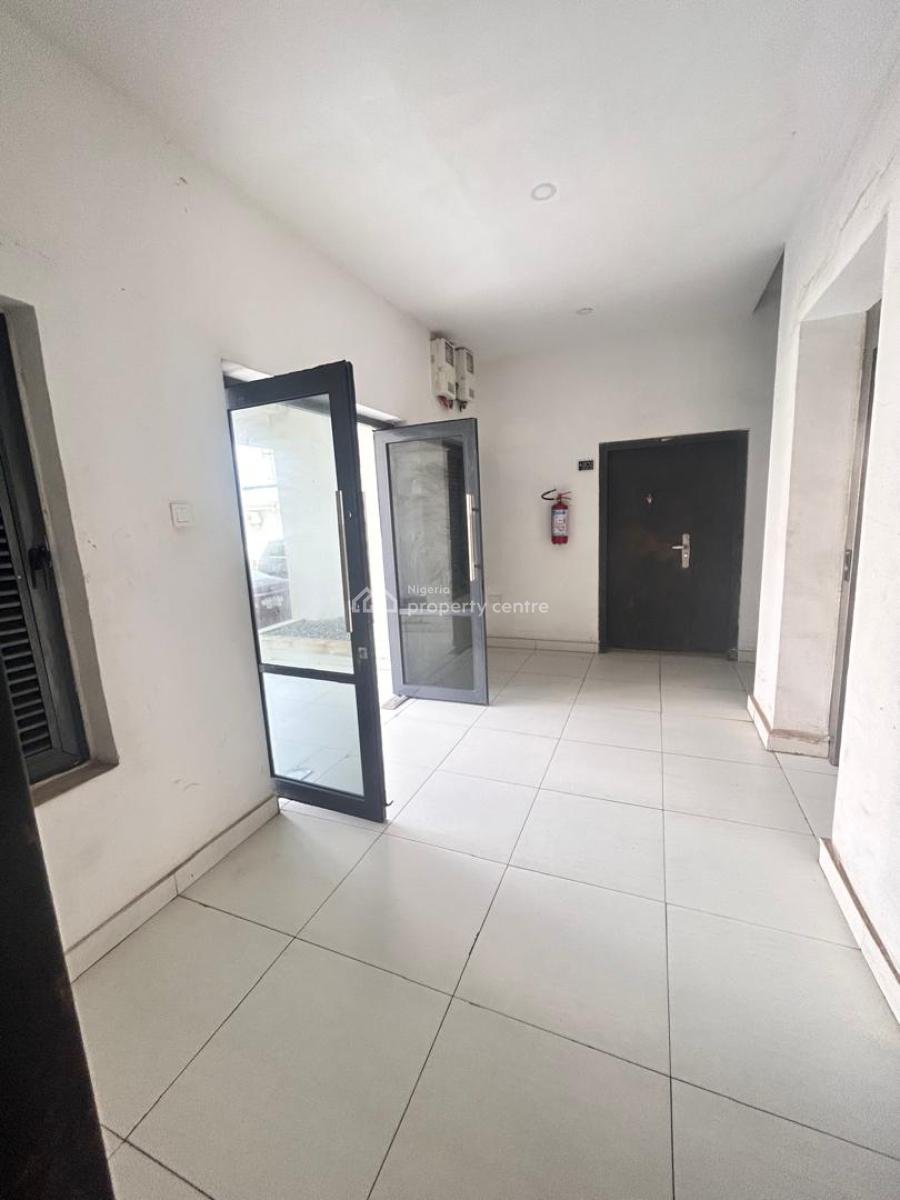 Fully  Serviced  3 Bedroom  Apartment, with 15hrs Generator Light, Orchid Road, Lekki, Lagos, Flat / Apartment for Rent