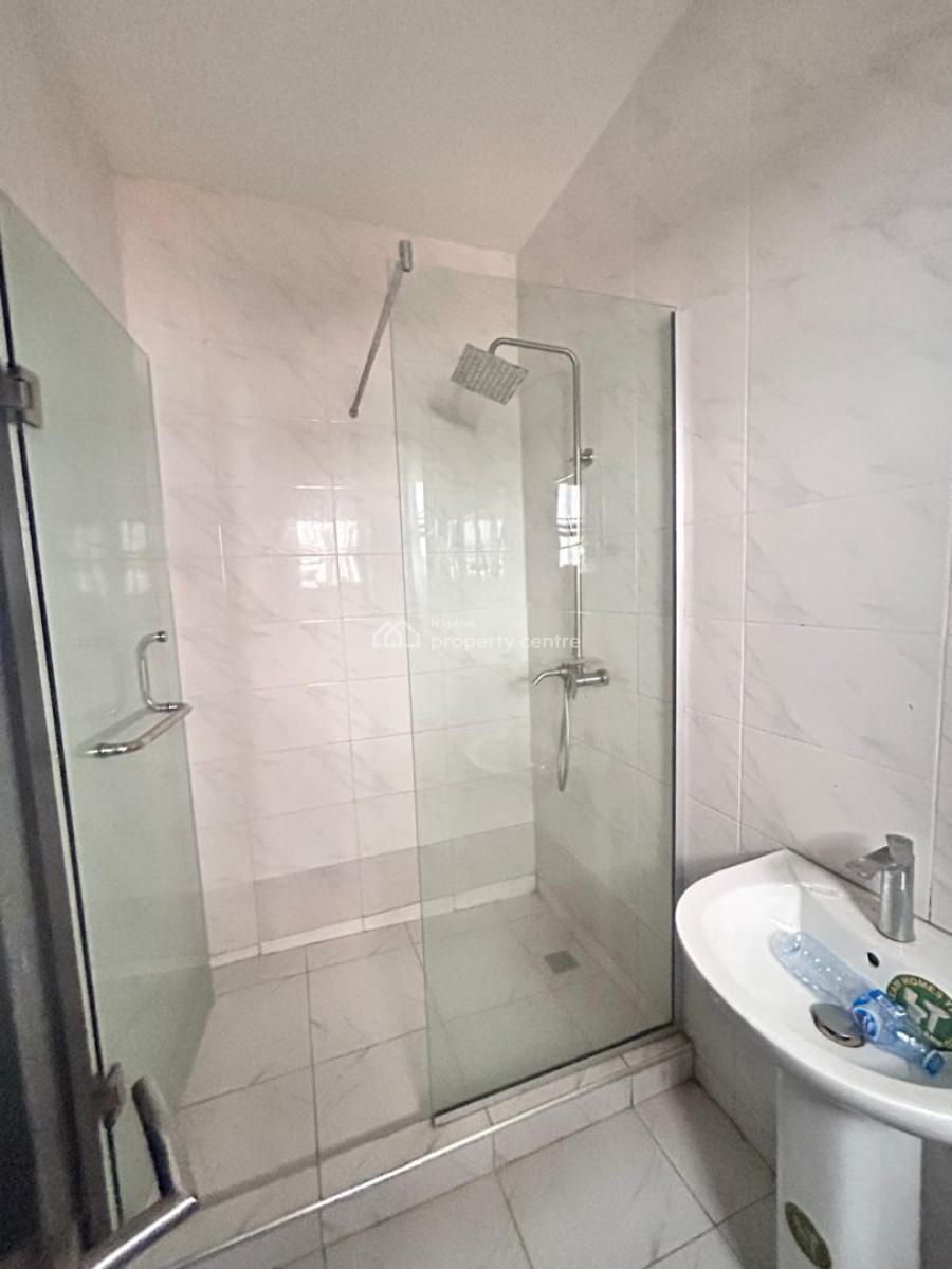 Fully  Serviced  3 Bedroom  Apartment, with 15hrs Generator Light, Orchid Road, Lekki, Lagos, Flat / Apartment for Rent