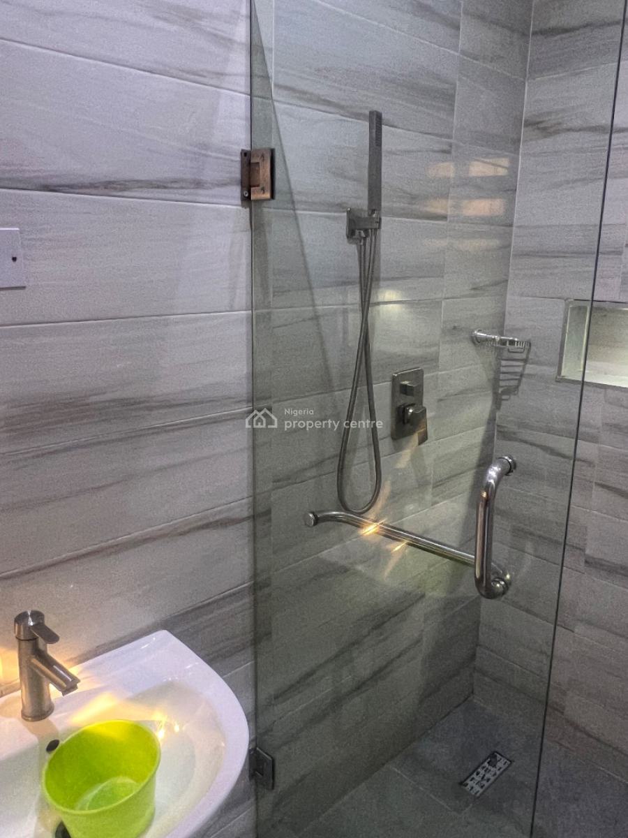 Well Maintained 3 Bedroom Penthouse at Cardogan Estate Osapa, Osapa, Lekki, Lagos, Block of Flats for Sale