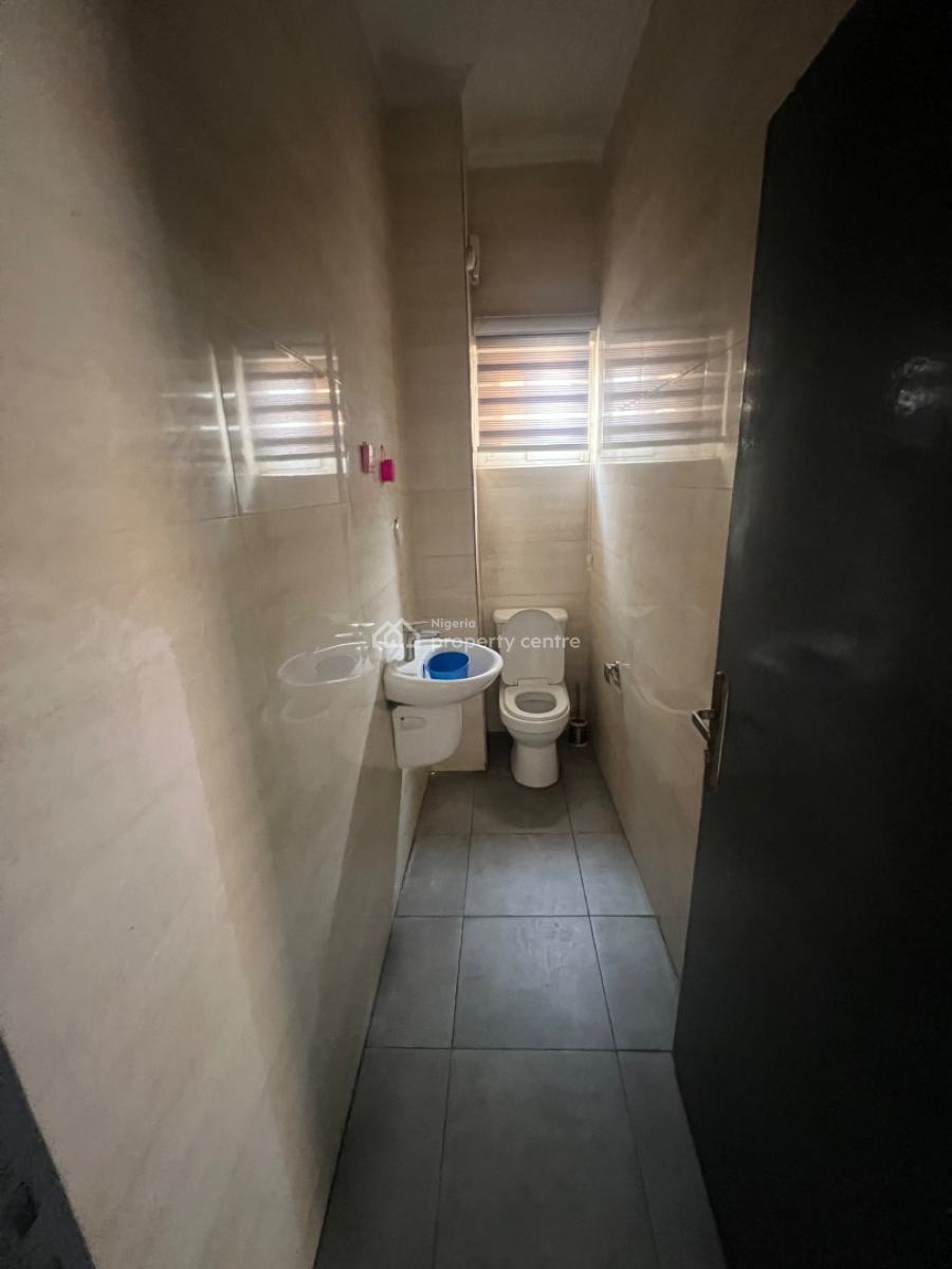 Well Maintained 3 Bedroom Penthouse at Cardogan Estate Osapa, Osapa, Lekki, Lagos, Block of Flats for Sale