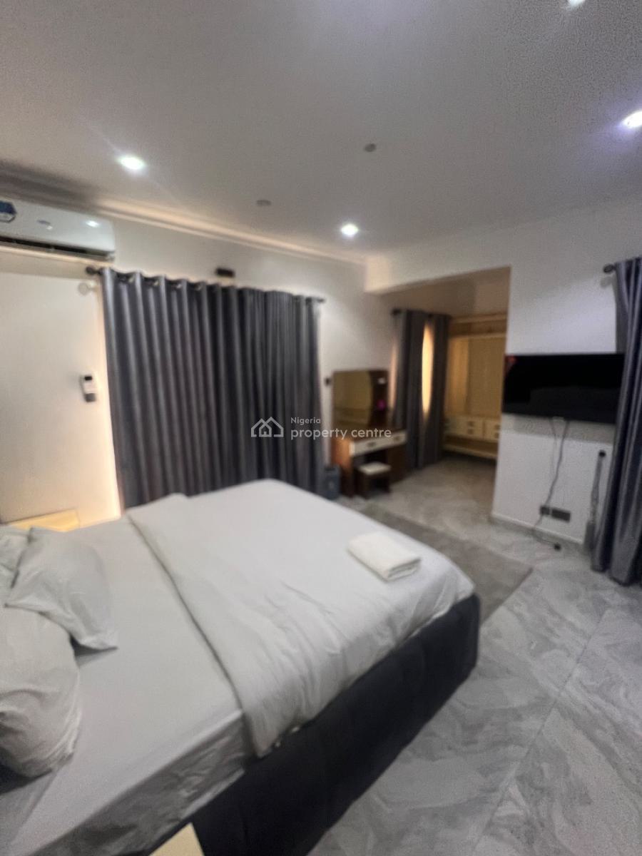 Well Maintained 3 Bedroom Penthouse at Cardogan Estate Osapa, Osapa, Lekki, Lagos, Block of Flats for Sale