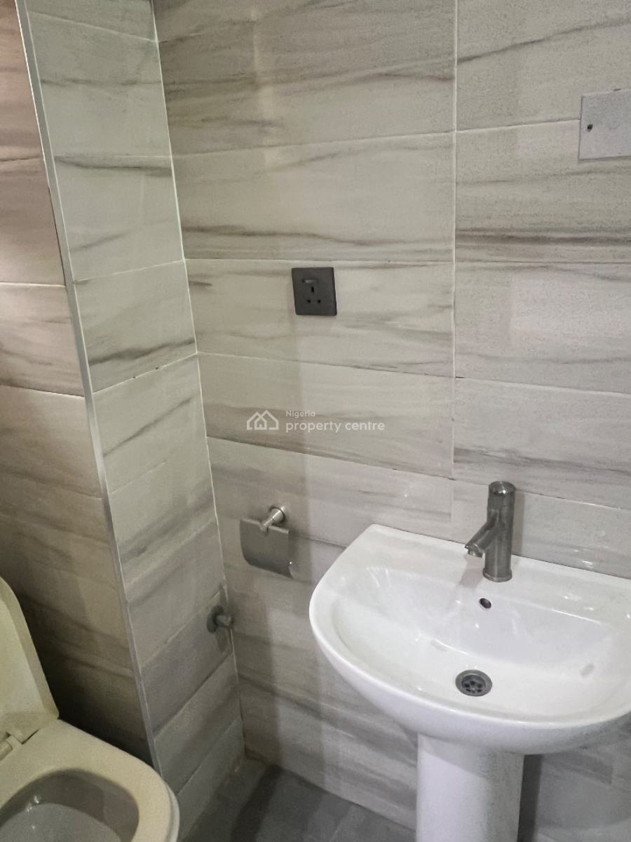 Well Maintained 3 Bedroom Penthouse at Cardogan Estate Osapa, Osapa, Lekki, Lagos, Block of Flats for Sale