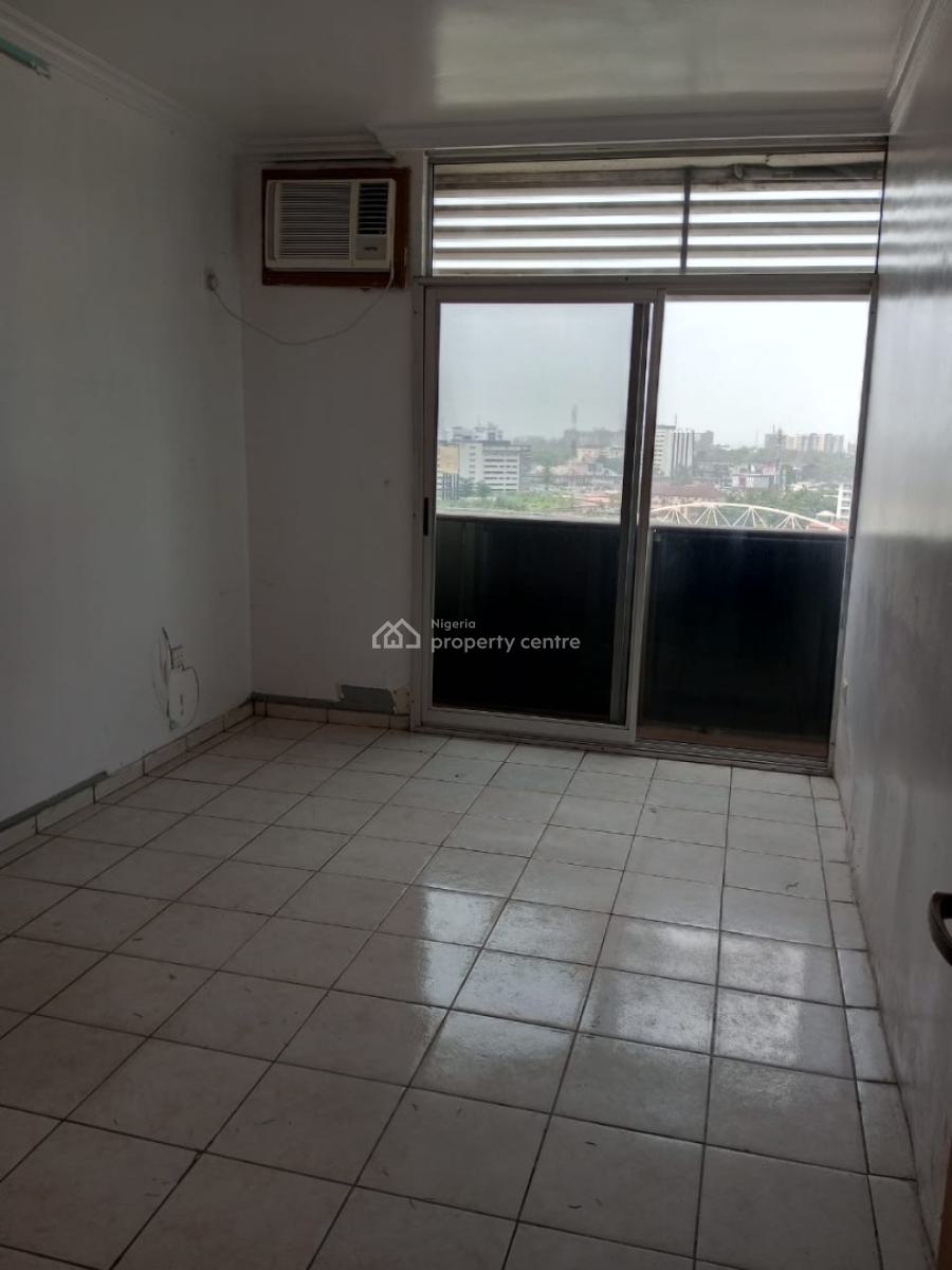 *well Maintained 3 Bedroom Maisonette Apartment on T, 1004, Victoria Island (vi), Lagos, Flat / Apartment for Rent