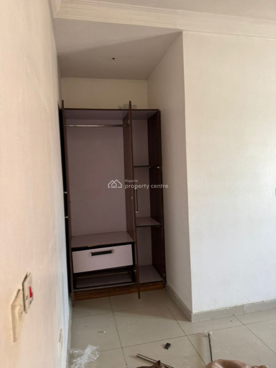 *3-bedroom Flat Upstairs*  *oral Estate, Lekki*  *features:*, Eleganza Toll Gate, Lekki, Lagos, Flat / Apartment for Rent