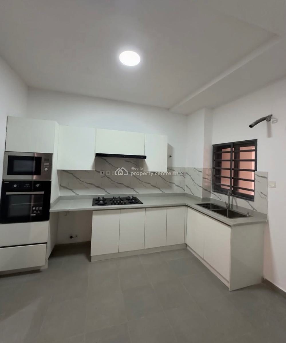 2 Bedroom Apartment with Elevator, Lekki Phase 1, Lekki, Lagos, Flat / Apartment for Rent