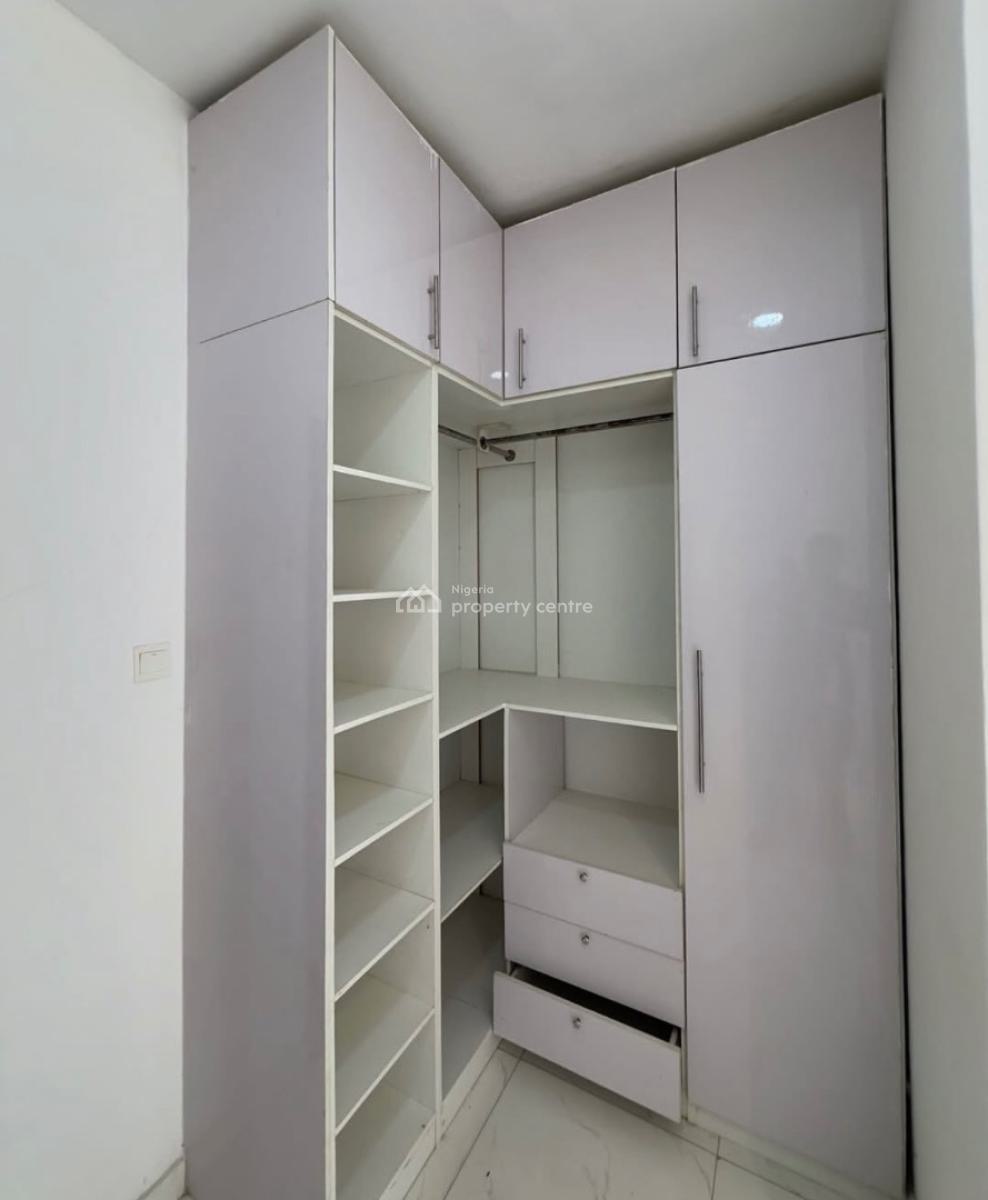 2 Bedroom Apartment with Elevator, Lekki Phase 1, Lekki, Lagos, Flat / Apartment for Rent