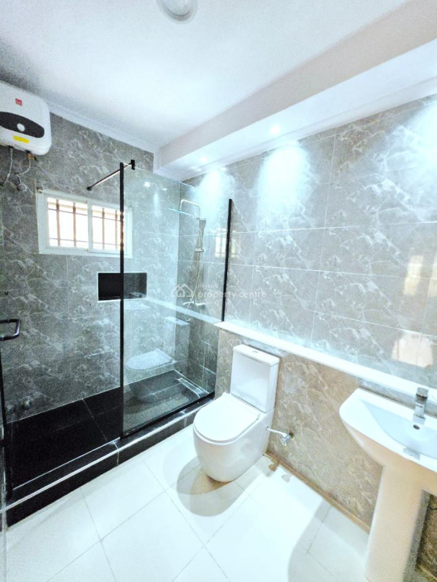 Massive and Newly Renovated Block of Four Unit Apartments, Lekki Phase 1, Lekki, Lagos, Flat / Apartment for Rent