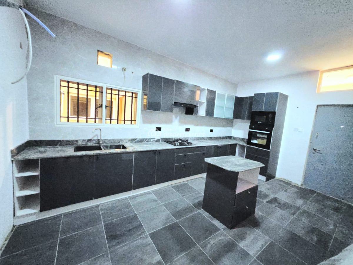Massive and Newly Renovated Block of Four Unit Apartments, Lekki Phase 1, Lekki, Lagos, Flat / Apartment for Rent