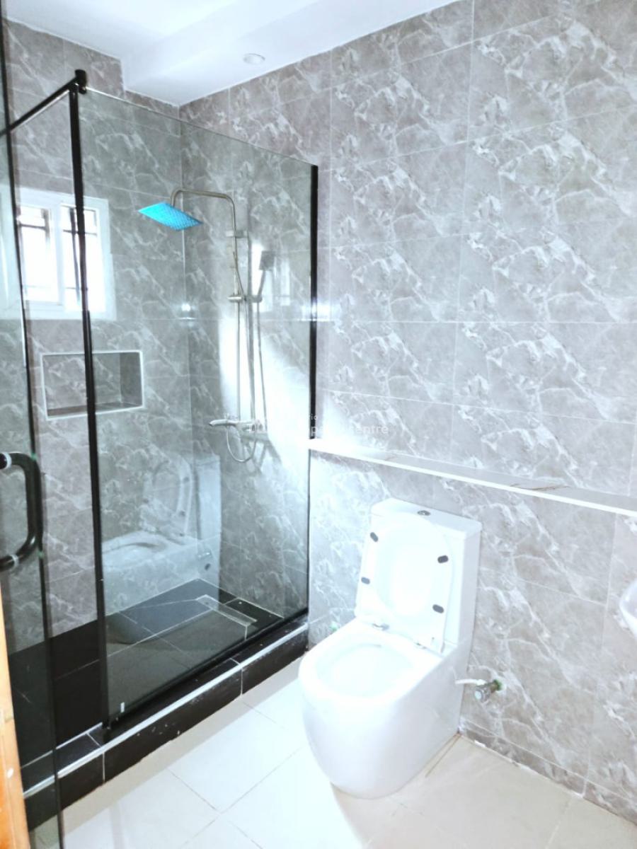 Massive and Newly Renovated Block of Four Unit Apartments, Lekki Phase 1, Lekki, Lagos, Flat / Apartment for Rent