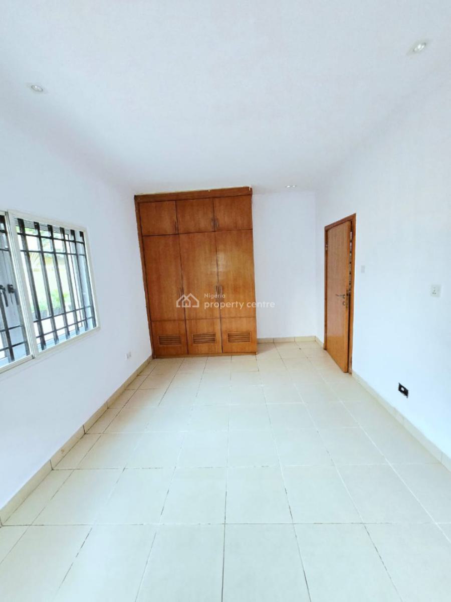 Massive and Newly Renovated Block of Four Unit Apartments, Lekki Phase 1, Lekki, Lagos, Flat / Apartment for Rent