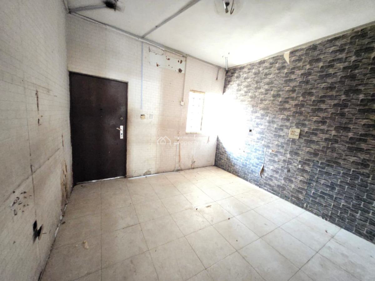 Three (3) Bedroom Flat on The Ground Floor, Lekki Phase 1, Lekki, Lagos, Flat / Apartment for Rent