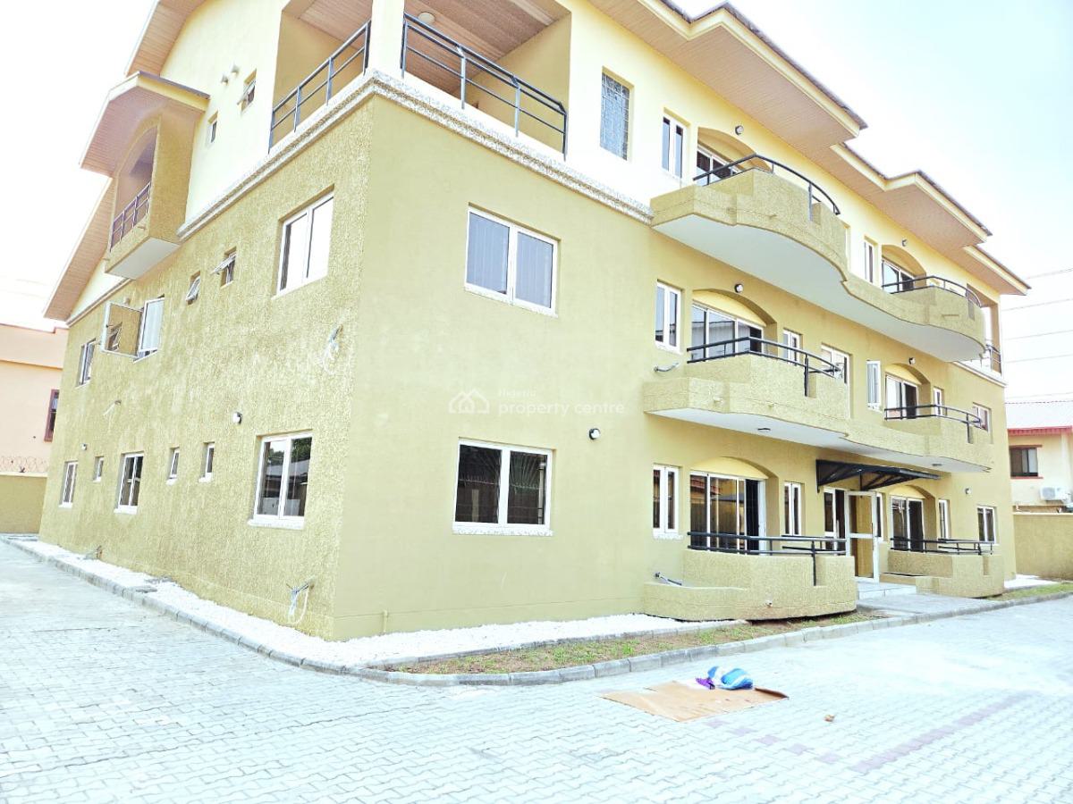 Massive 4-bedroom Apartment, Lekki Phase 1, Lekki, Lagos, Flat / Apartment for Rent