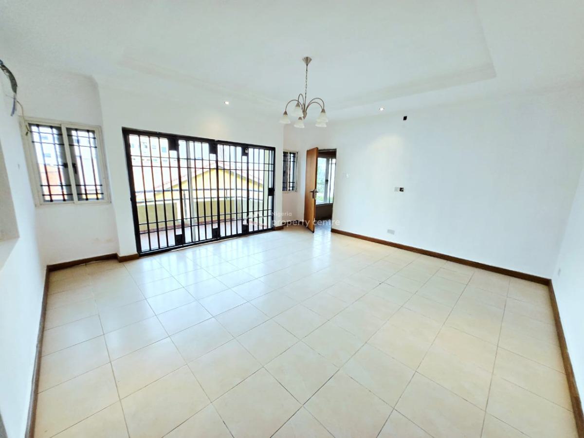Massive 4-bedroom Apartment, Lekki Phase 1, Lekki, Lagos, Flat / Apartment for Rent