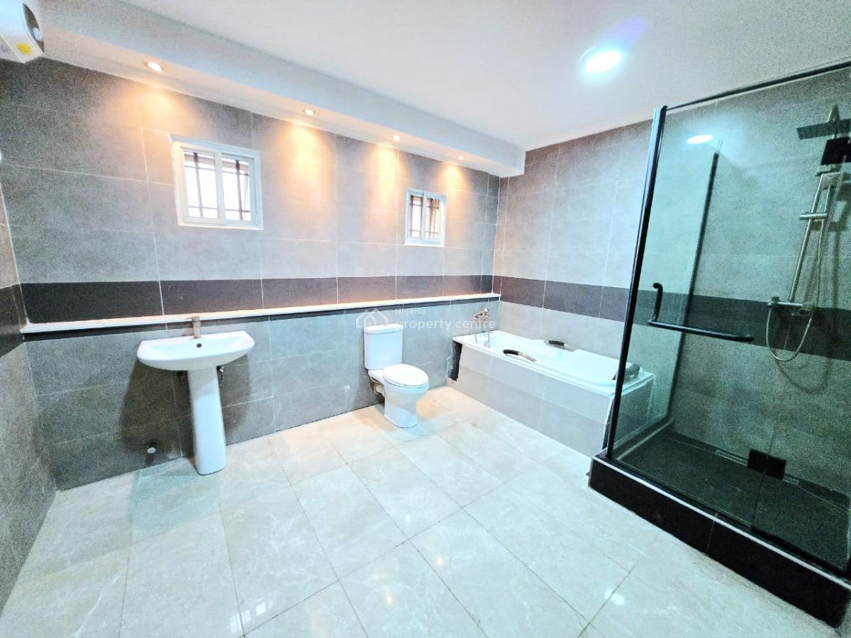 Massive 4-bedroom Apartment, Lekki Phase 1, Lekki, Lagos, Flat / Apartment for Rent