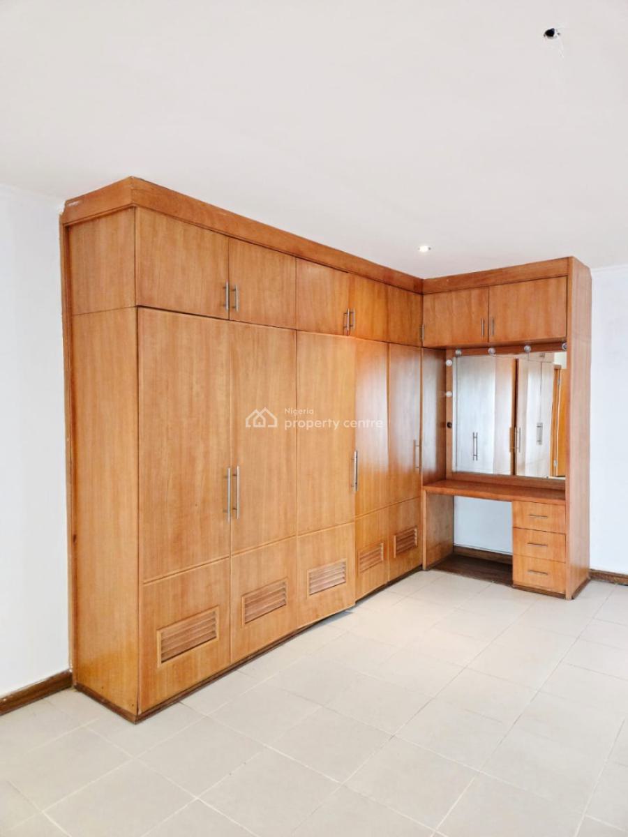 Massive 4-bedroom Apartment, Lekki Phase 1, Lekki, Lagos, Flat / Apartment for Rent